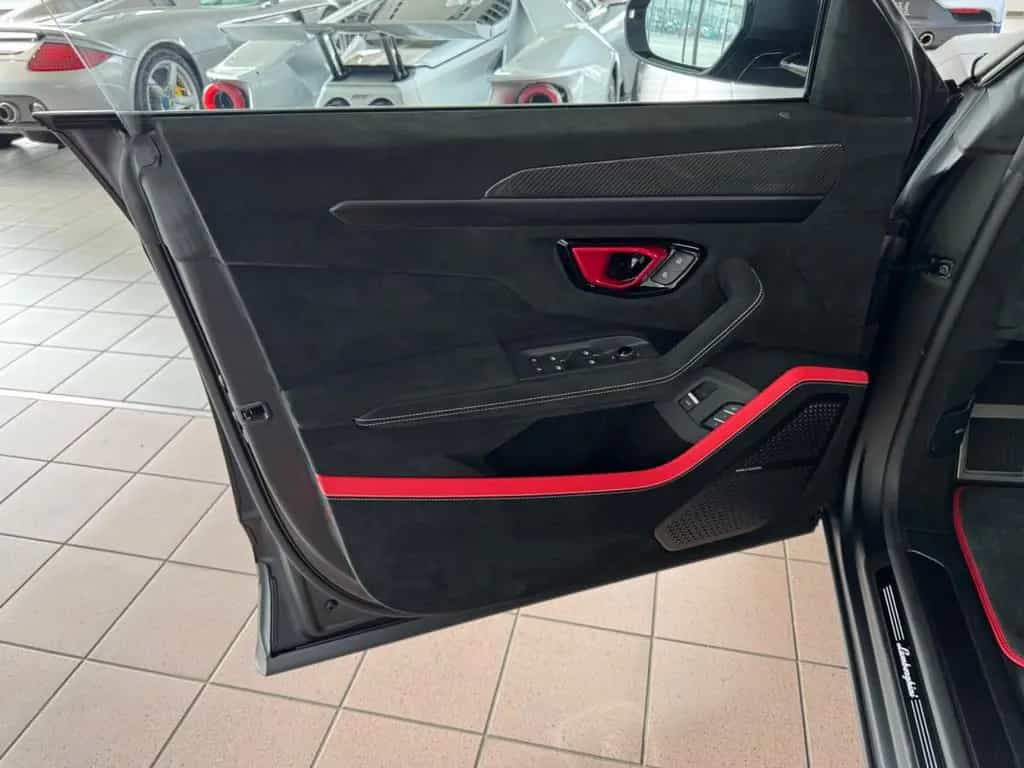 Lamborghini Urus Performante Matt Lack/Carbon Engine Bonnet 03/2025-photo-18