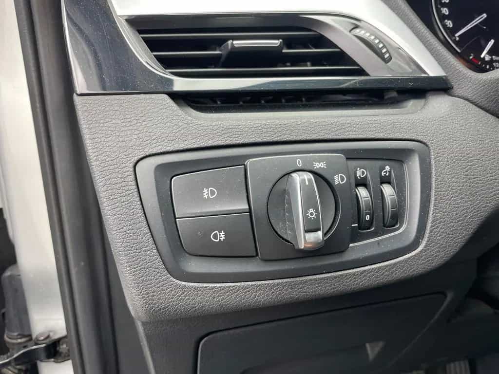 BMW X1 xDrive 18d Advantage/SHZ/PDC/NAVI/BMW-Service 06/2018-photo-11
