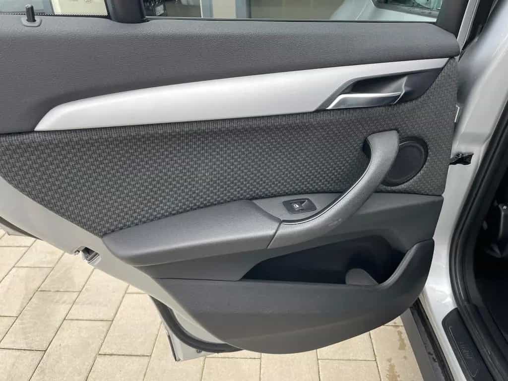 BMW X1 xDrive 18d Advantage/SHZ/PDC/NAVI/BMW-Service 06/2018-photo-16