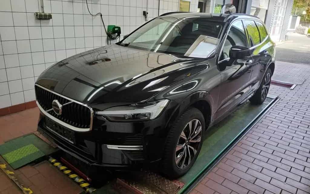 Volvo XC60 B4 CORE FAP+LM19+MET+STANDHZ+WINTERPAK+LED 04/2023-photo-0