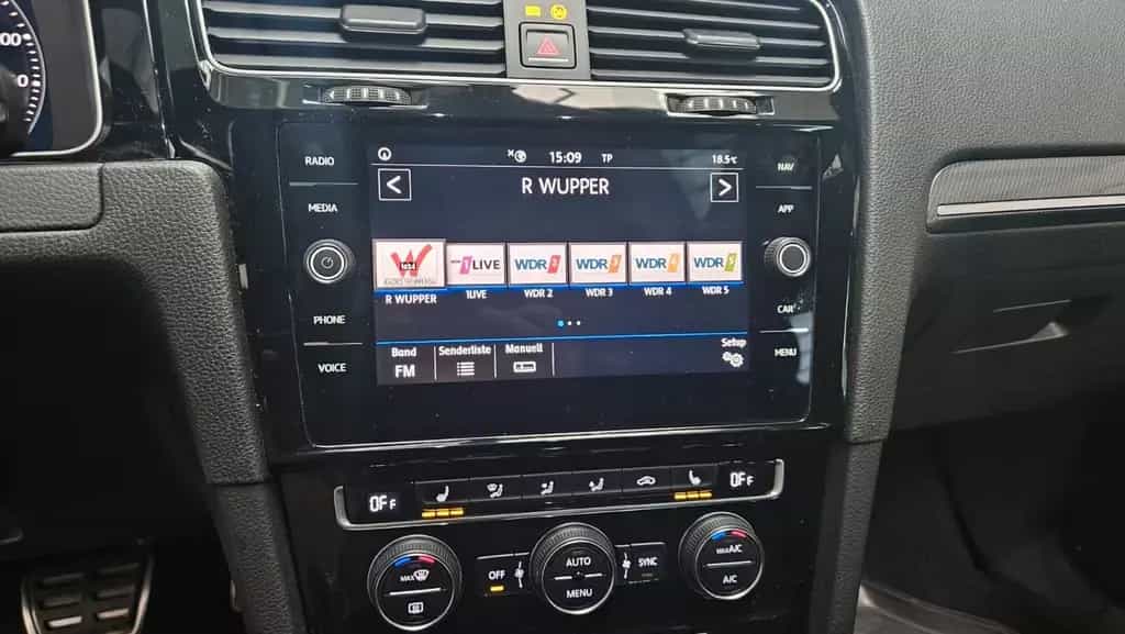 Volkswagen Golf VII Variant Highl DSG R-Line Panorama Navi 08/2018-photo-22
