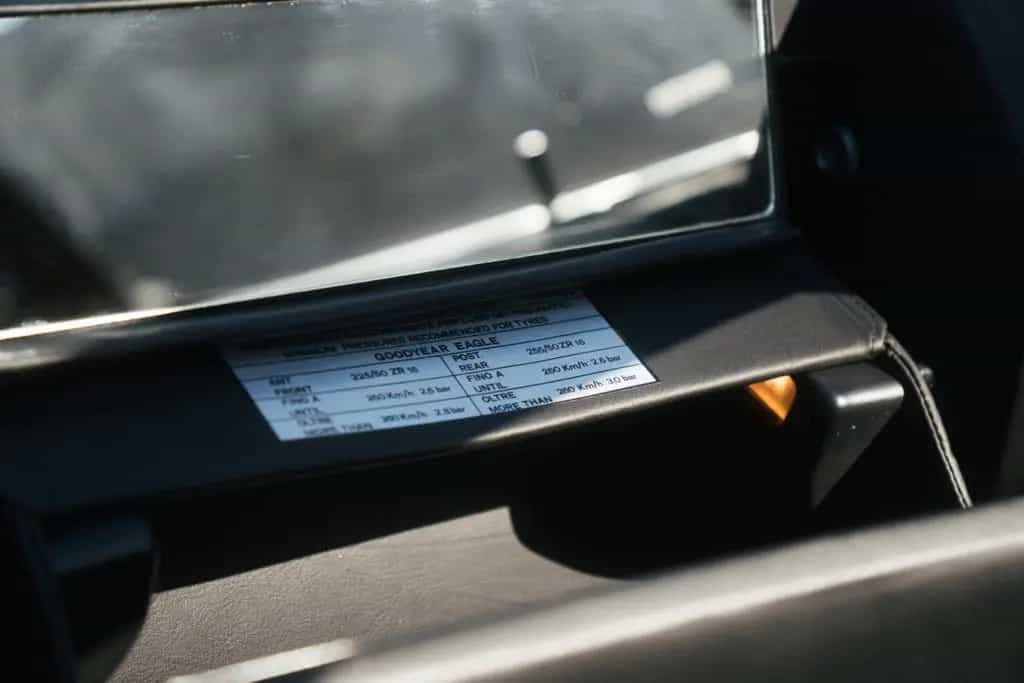 Ferrari **BRD-Auslieferung/perfekter Zustand/8.927km** 02/1990-photo-17