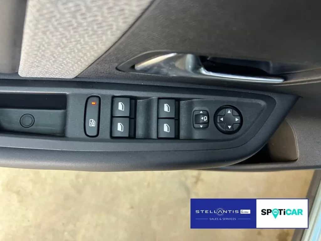 Citroën C4 1.2 PureTech 130 Shine Stop&Start Kamera 12/2023-photo-11