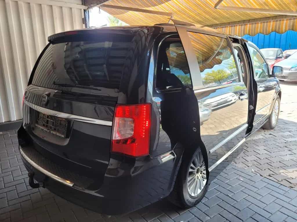 Lancia Voyager Gold*XENON*LEDER*NAVI*EL.SCHIEBTÜREN 05/2012-photo-10