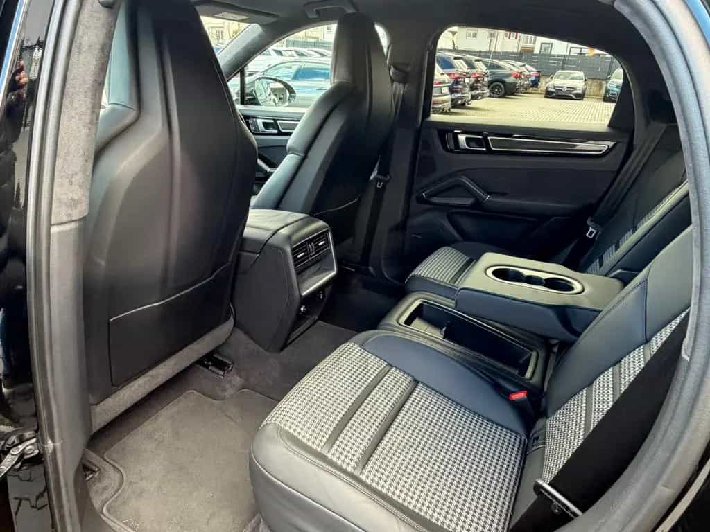 Porsche Cayenne 08/2023-photo-9