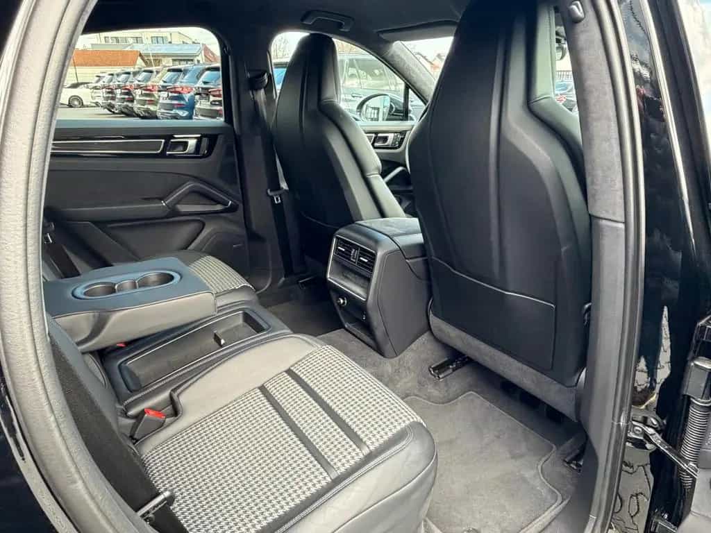 Porsche Cayenne 08/2023-photo-10