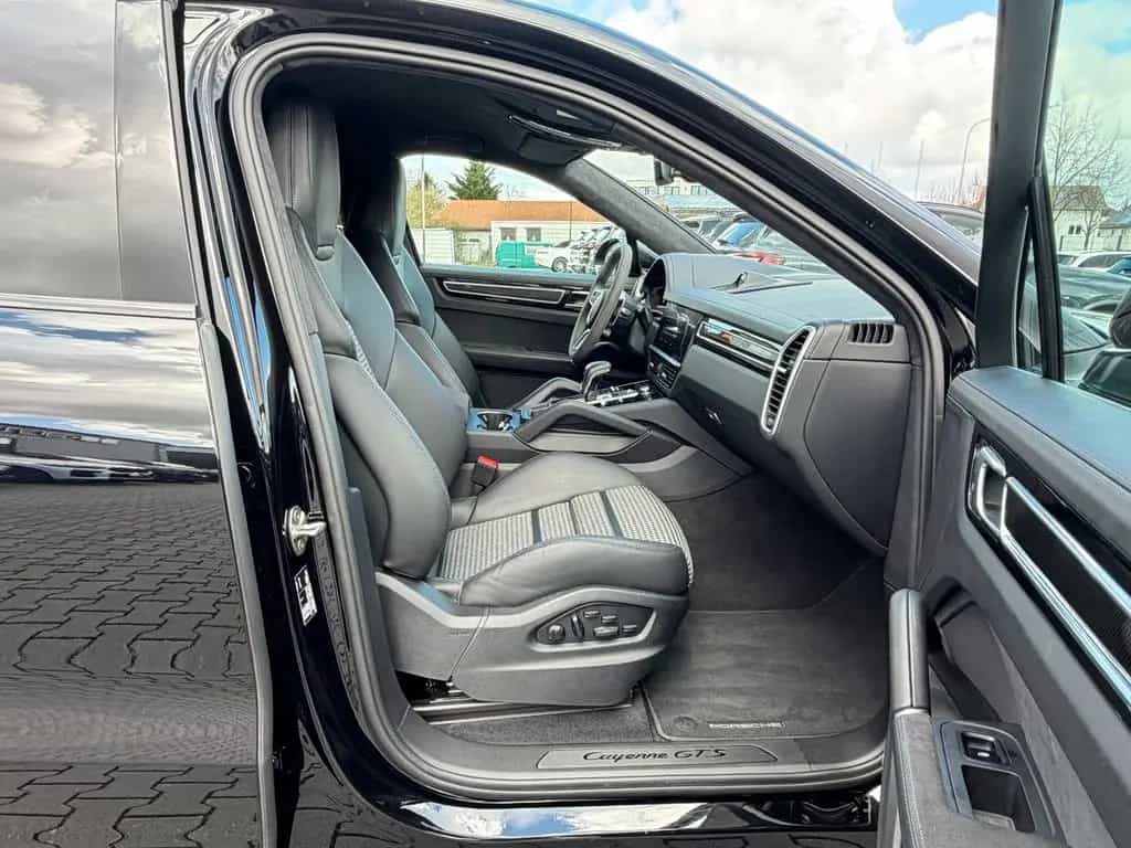 Porsche Cayenne 08/2023-photo-12