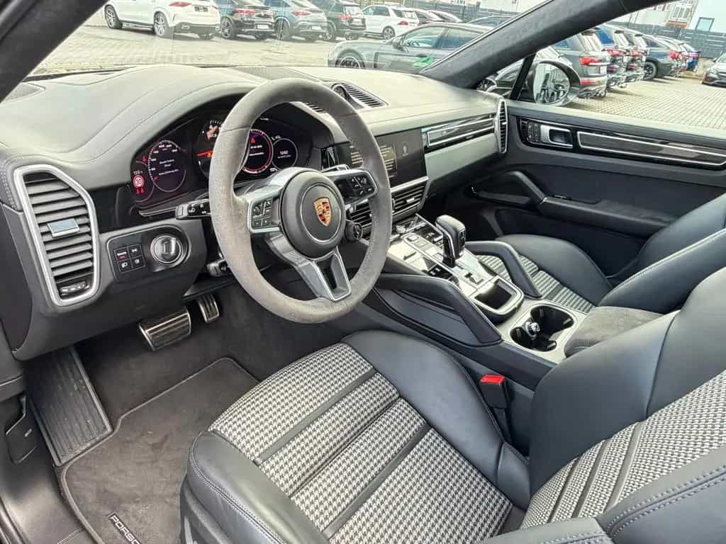 Porsche Cayenne 08/2023-photo-13