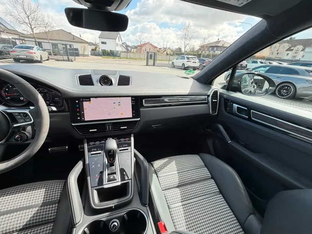 Porsche Cayenne 08/2023-photo-15