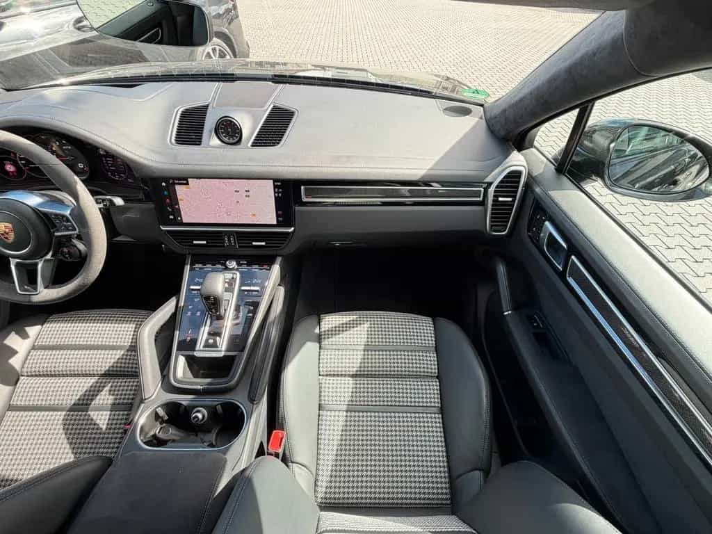 Porsche Cayenne 08/2023-photo-16