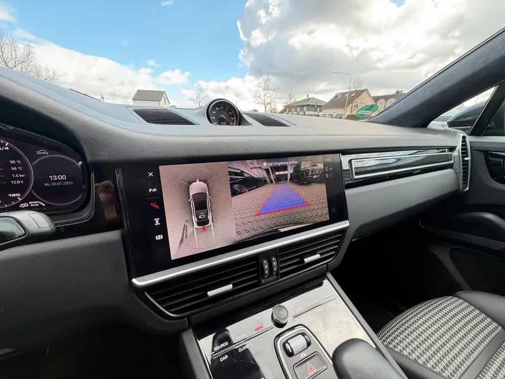 Porsche Cayenne 08/2023-photo-23