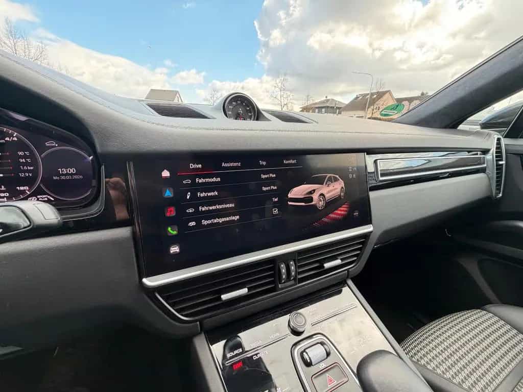 Porsche Cayenne 08/2023-photo-25