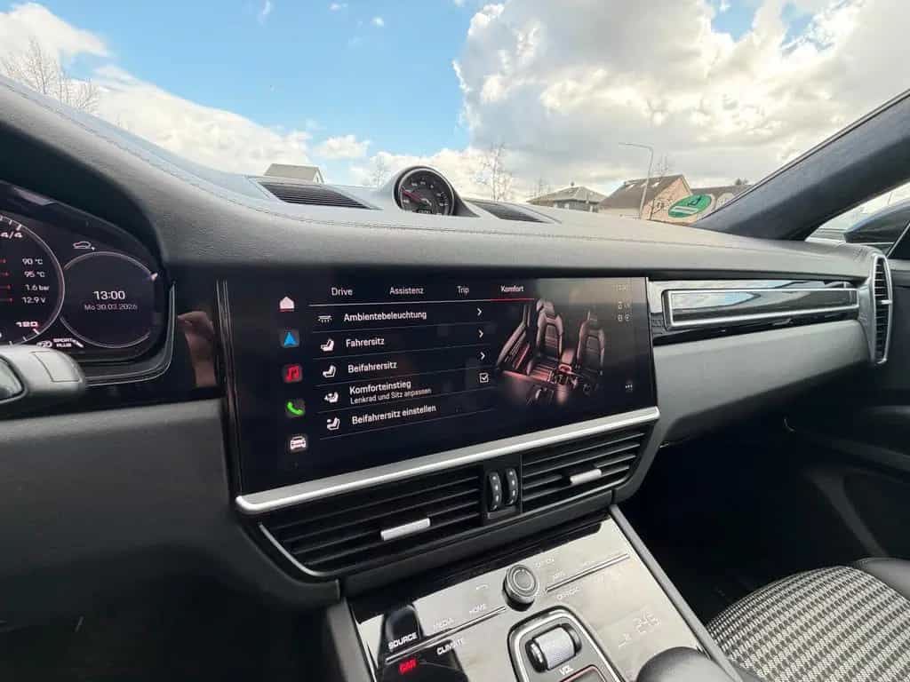 Porsche Cayenne 08/2023-photo-28