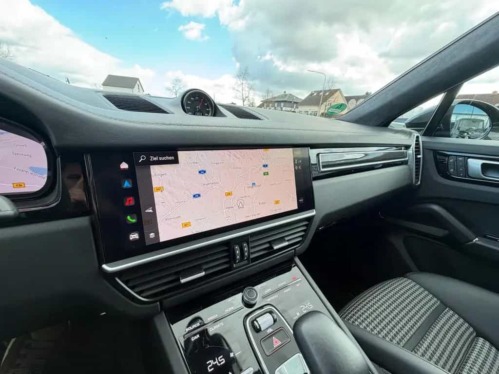Porsche Cayenne 08/2023-photo-32