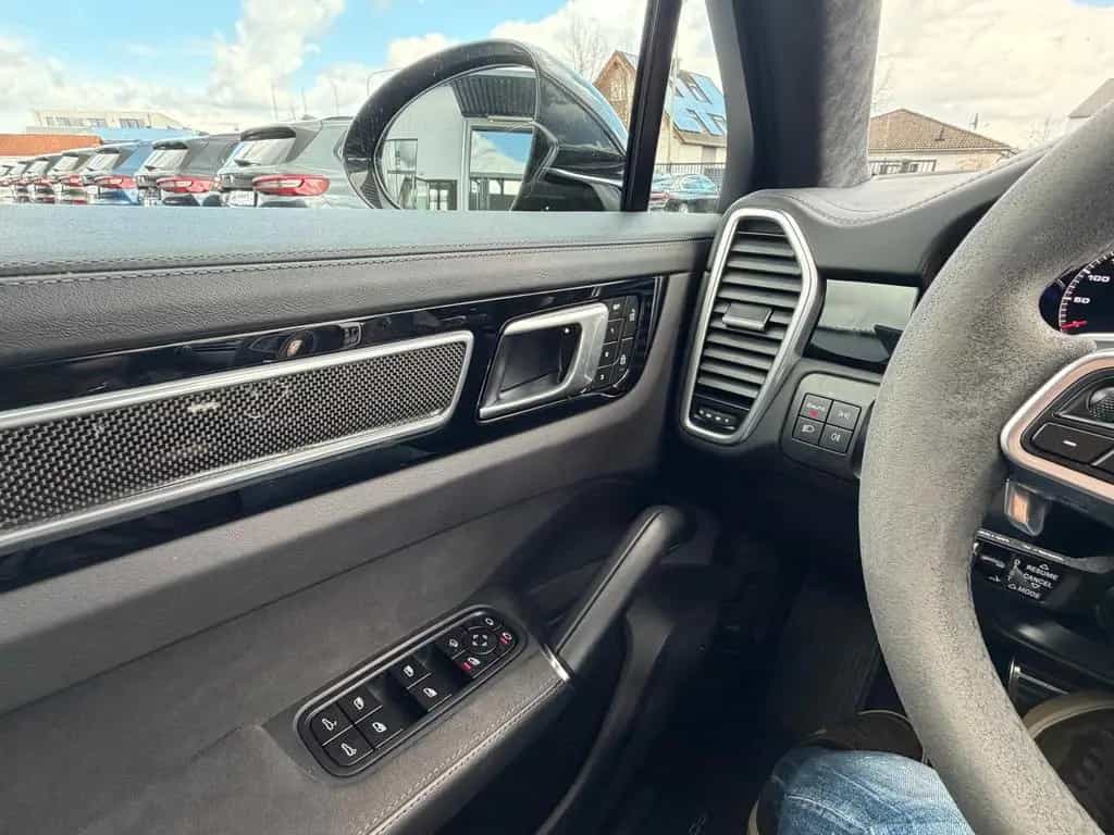 Porsche Cayenne 08/2023-photo-35