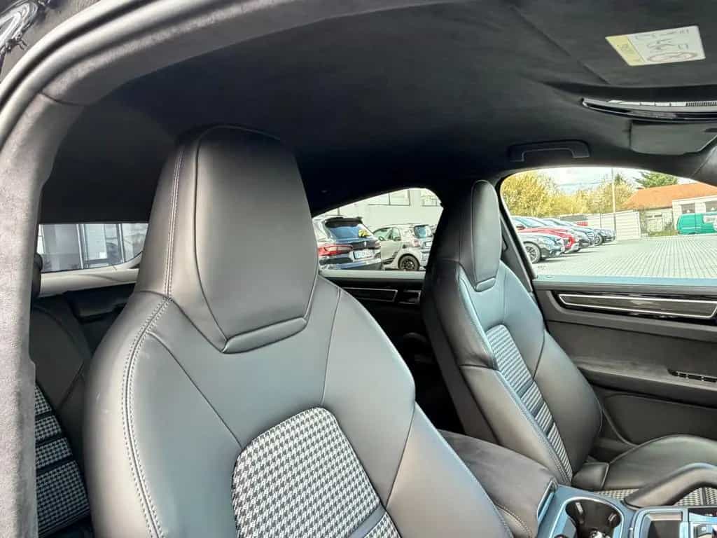 Porsche Cayenne 08/2023-photo-36