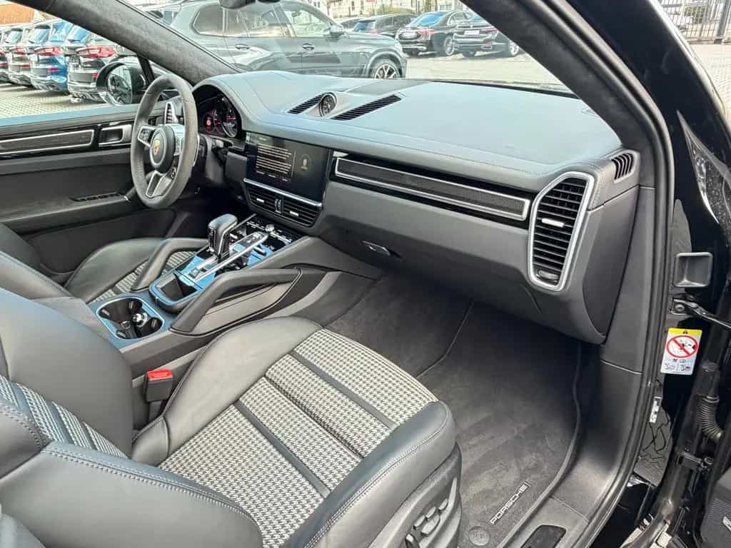 Porsche Cayenne 08/2023-photo-4