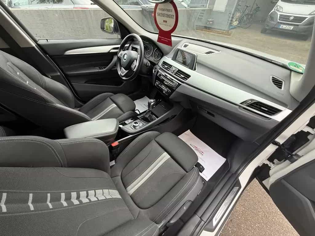 BMW X1 sDrive 18 i Sport Line LED AHK Kamera 4,69% 02/2017-photo-10