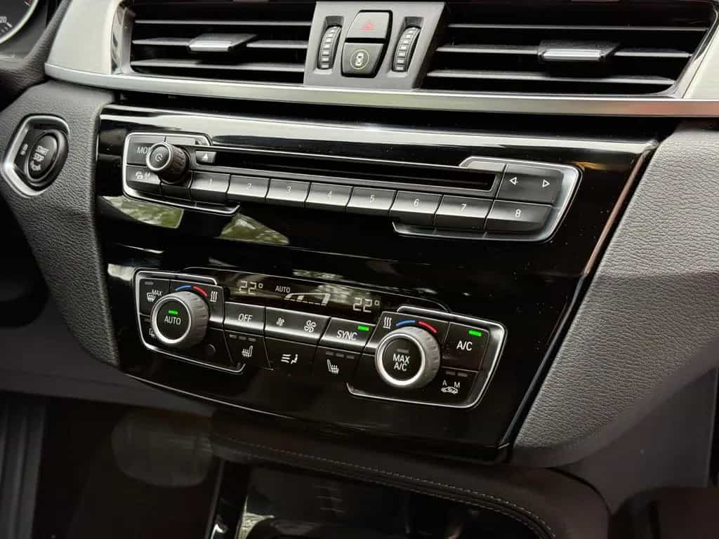 BMW X1 sDrive 18 i Sport Line LED AHK Kamera 4,69% 02/2017-photo-16