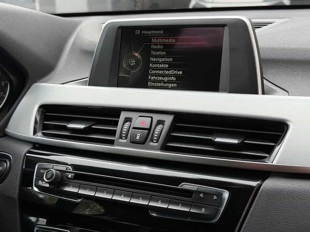BMW X1 sDrive 18 i Sport Line LED AHK Kamera 4,69% 02/2017-photo-17