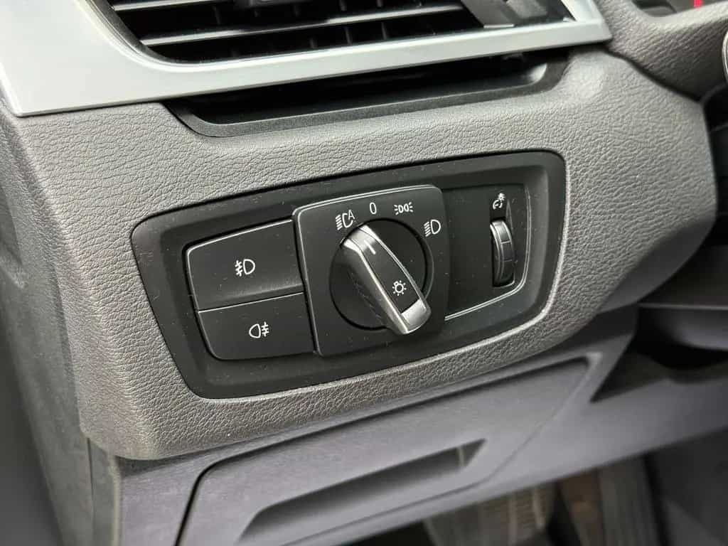 BMW X1 sDrive 18 i Sport Line LED AHK Kamera 4,69% 02/2017-photo-22