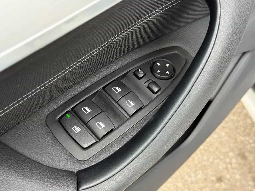 BMW X1 sDrive 18 i Sport Line LED AHK Kamera 4,69% 02/2017-photo-23