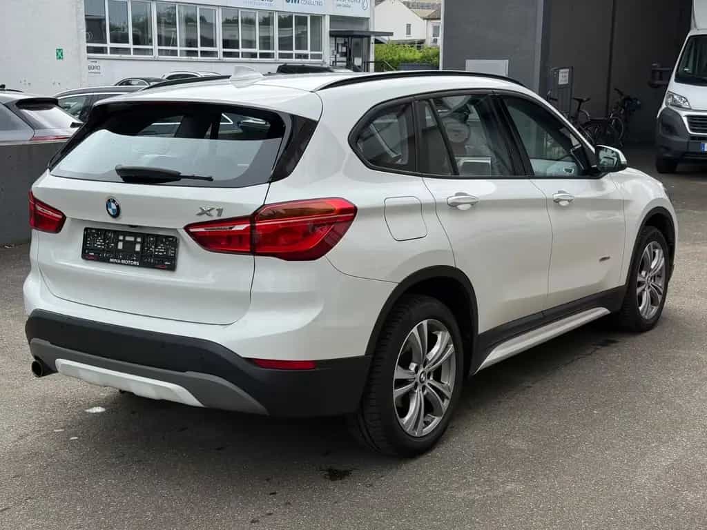 BMW X1 sDrive 18 i Sport Line LED AHK Kamera 4,69% 02/2017-photo-3