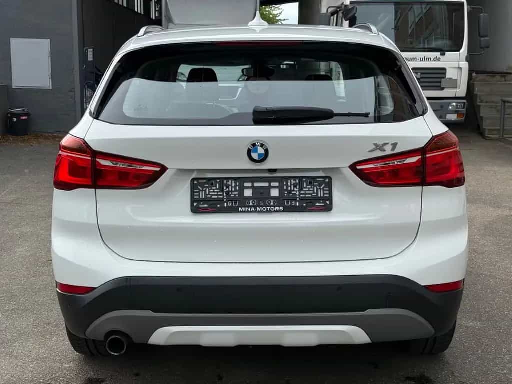 BMW X1 sDrive 18 i Sport Line LED AHK Kamera 4,69% 02/2017-photo-4
