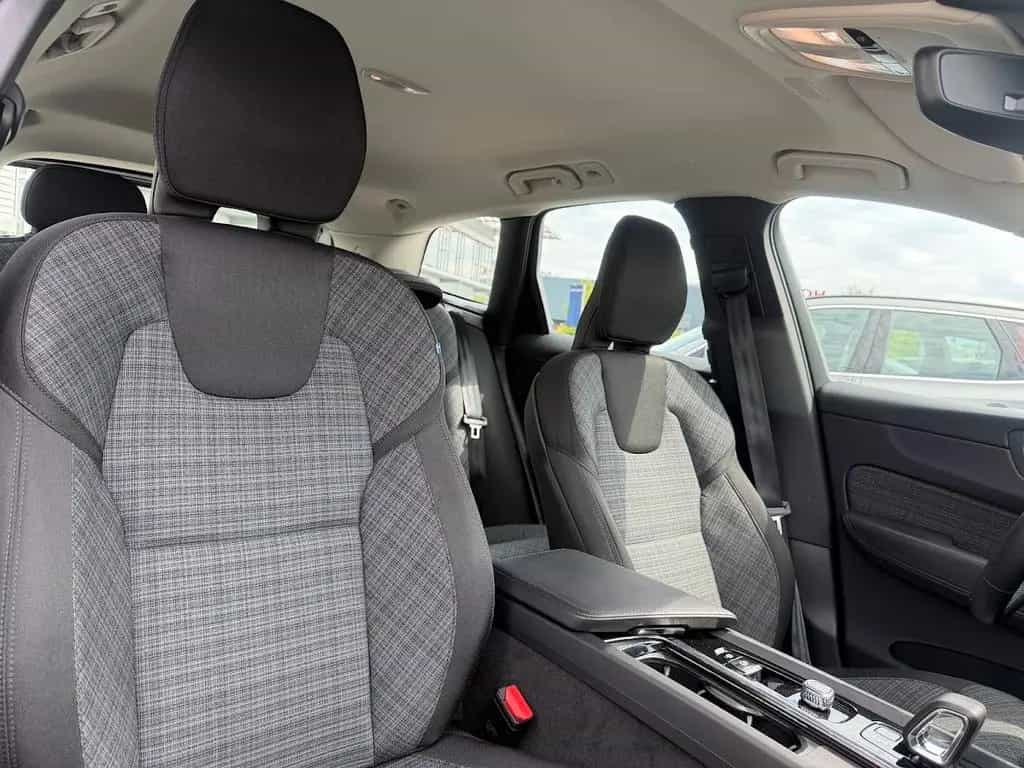 Volvo XC60 B4 Core 2WD 04/2024-photo-11