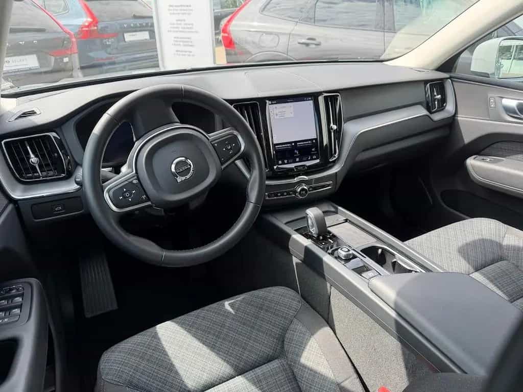 Volvo XC60 B4 Core 2WD 04/2024-photo-4