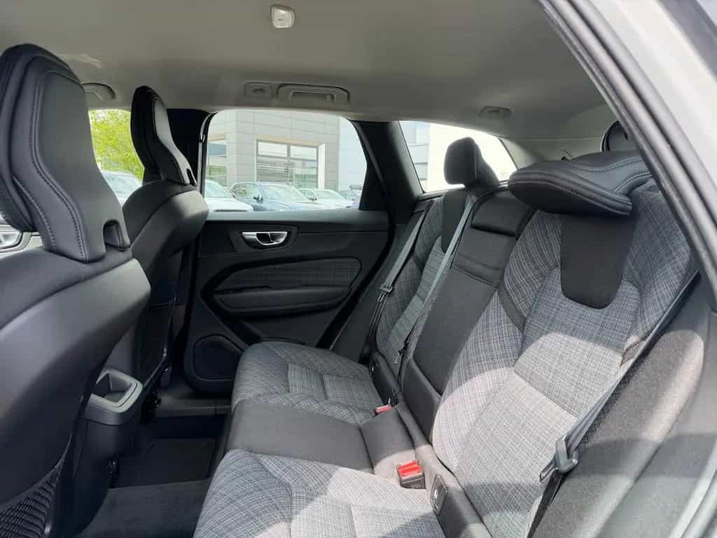 Volvo XC60 B4 Core 2WD 04/2024-photo-5