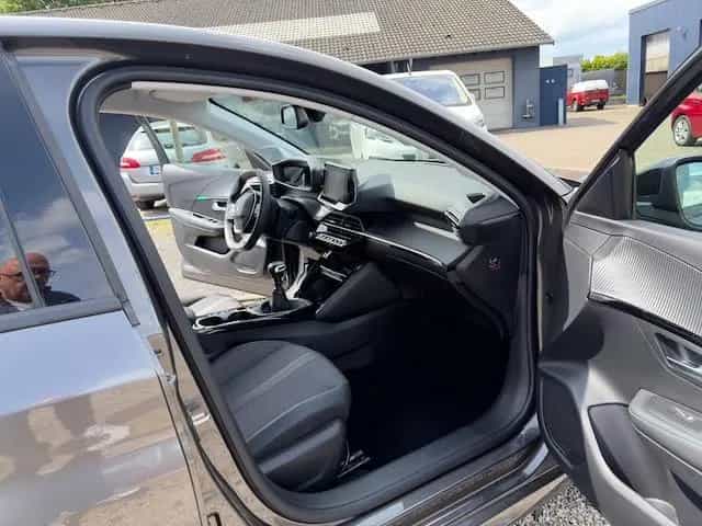 Peugeot 208 Allure Pack 1.2 KAMERA*ACC*VIRTUAL 10/2023-photo-17