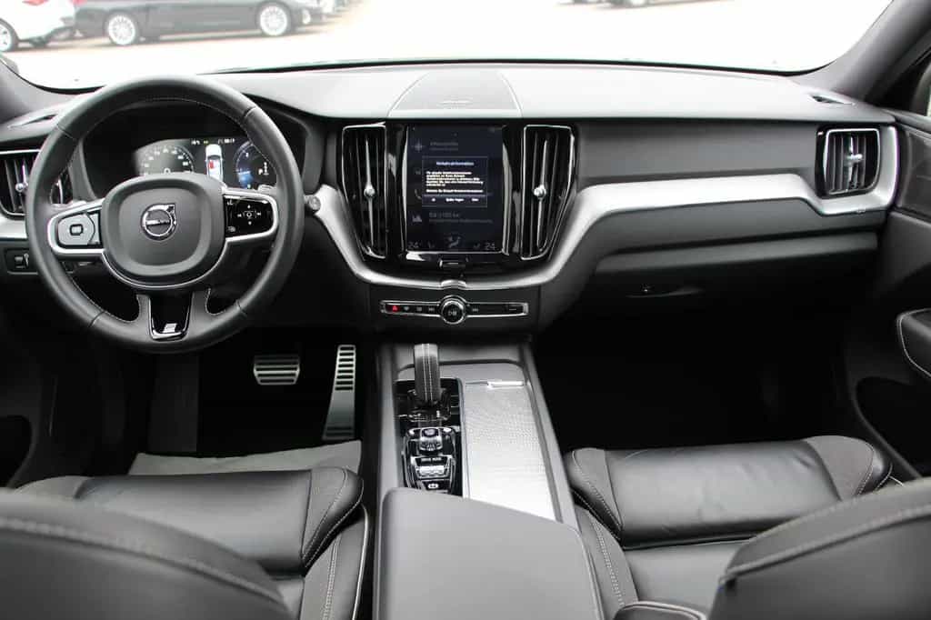 Volvo XC60 R Design AWD 07/2020-photo-13