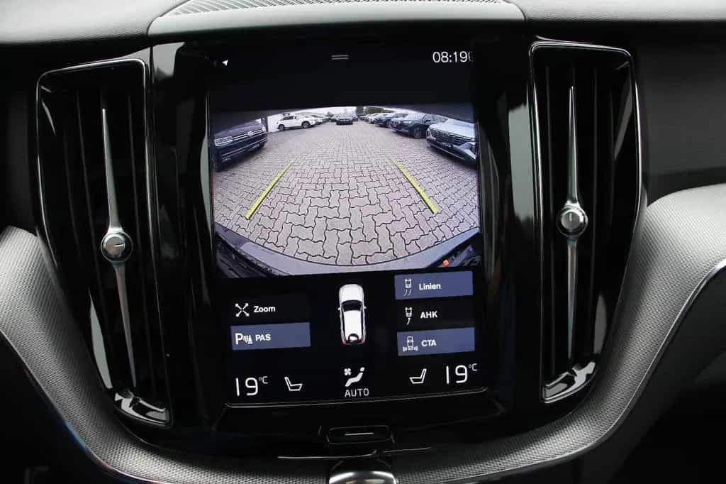 Volvo XC60 R Design AWD 07/2020-photo-15