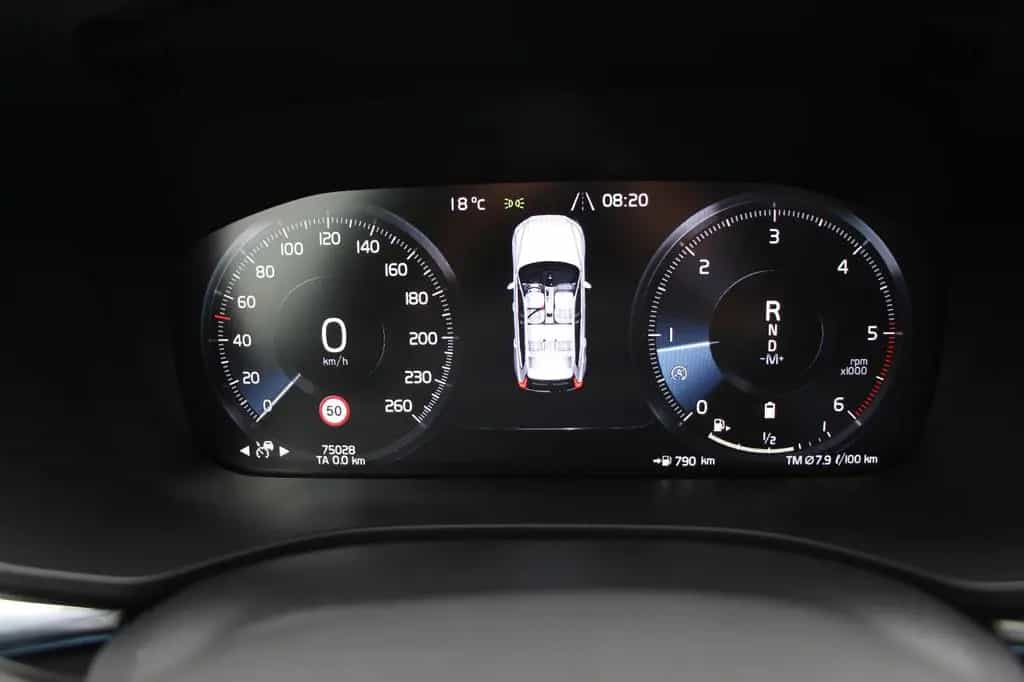 Volvo XC60 R Design AWD 07/2020-photo-16