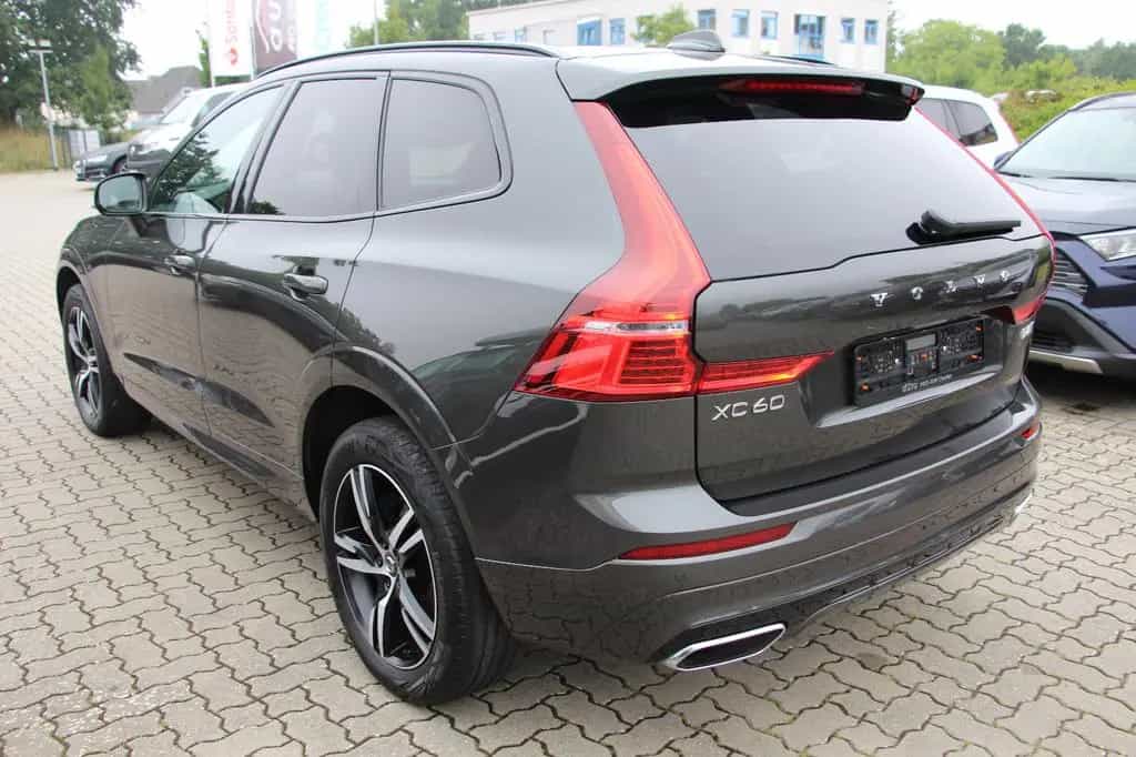 Volvo XC60 R Design AWD 07/2020-photo-2