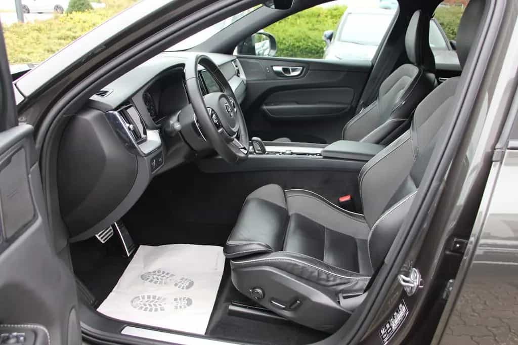 Volvo XC60 R Design AWD 07/2020-photo-4