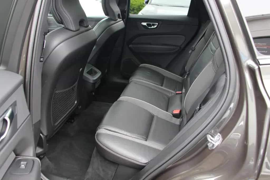 Volvo XC60 R Design AWD 07/2020-photo-8