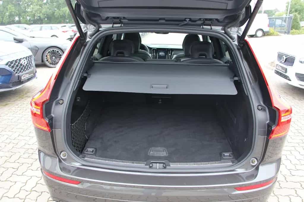 Volvo XC60 R Design AWD 07/2020-photo-9