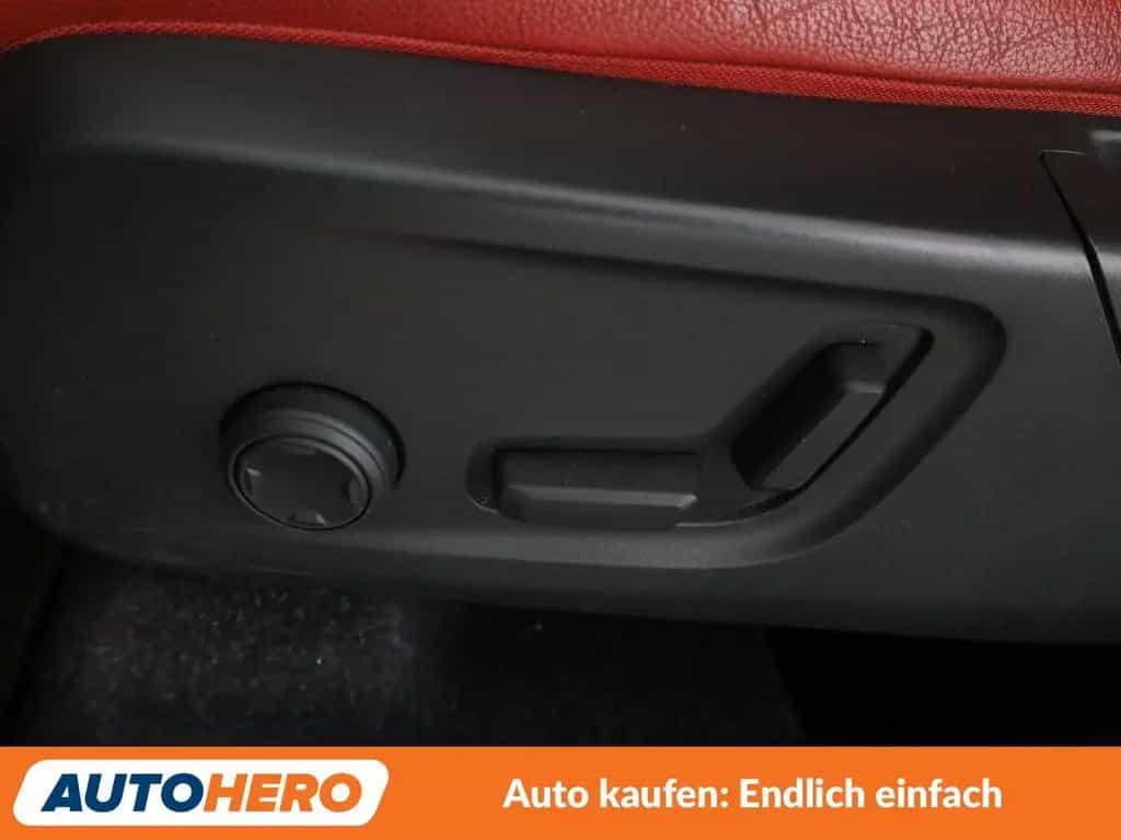 Volvo XC40 2.0 T5 Momentum AWD Aut.*NAVI*LED*ACC*CAM* 03/2018-photo-28