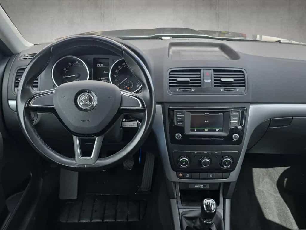 Skoda Yeti 1.2 TSI Active AHK SHZ PDC TÜV NEU 01/2018-photo-3