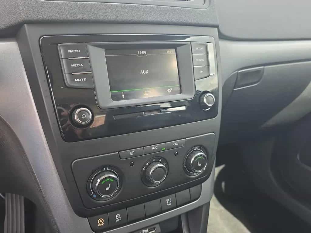 Skoda Yeti 1.2 TSI Active AHK SHZ PDC TÜV NEU 01/2018-photo-4