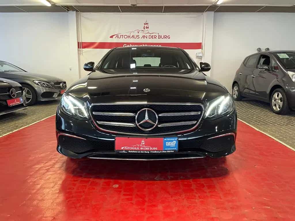 Mercedes-Benz E 220 Limousine-Schiebedach 02/2019-photo-1
