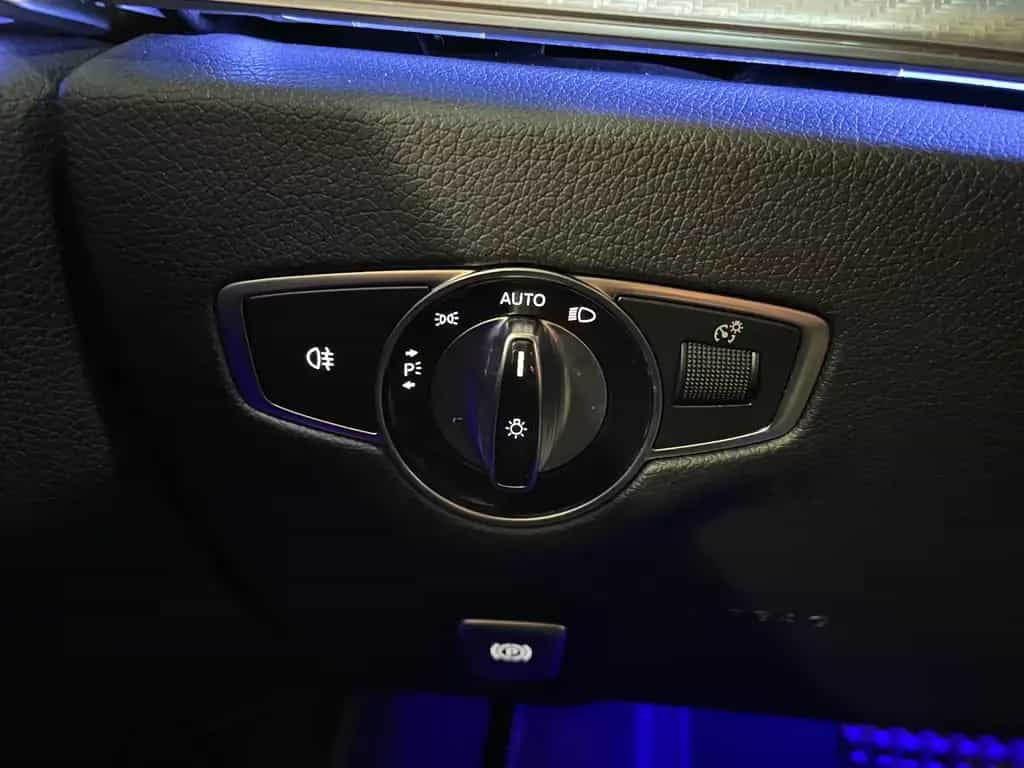 Mercedes-Benz E 220 Limousine-Schiebedach 02/2019-photo-10