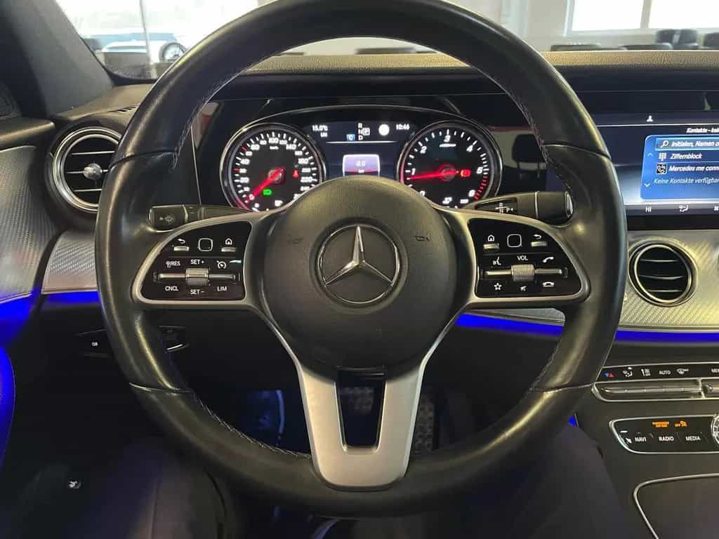 Mercedes-Benz E 220 Limousine-Schiebedach 02/2019-photo-11