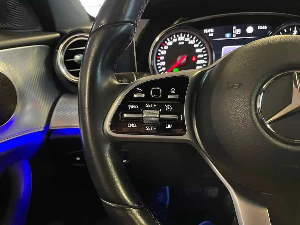Mercedes-Benz E 220 Limousine-Schiebedach 02/2019-photo-12