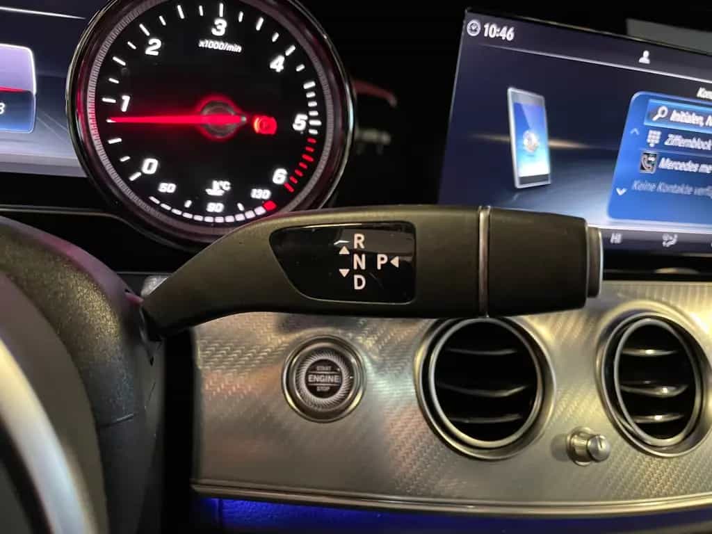 Mercedes-Benz E 220 Limousine-Schiebedach 02/2019-photo-15