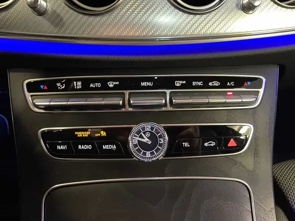 Mercedes-Benz E 220 Limousine-Schiebedach 02/2019-photo-22