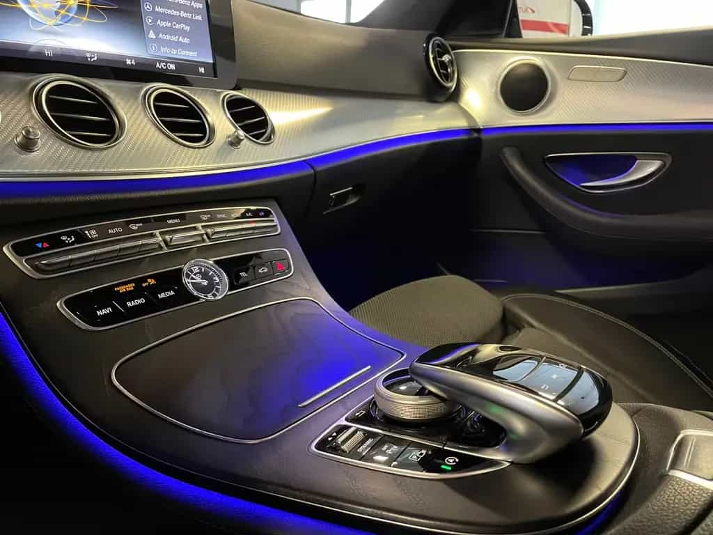 Mercedes-Benz E 220 Limousine-Schiebedach 02/2019-photo-23