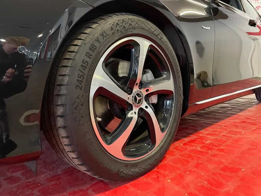 Mercedes-Benz E 220 Limousine-Schiebedach 02/2019-photo-3